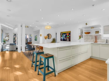 Kitchen Island Photo of 420 W 17th Avenue, Vancouver, BC