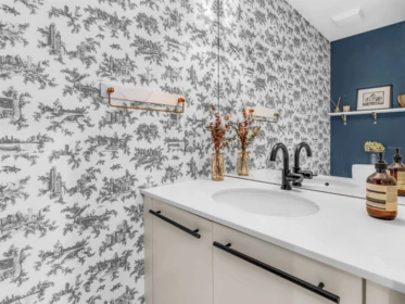 Primary Bedroom Photo of 420 W 17th Avenue, Vancouver, BC