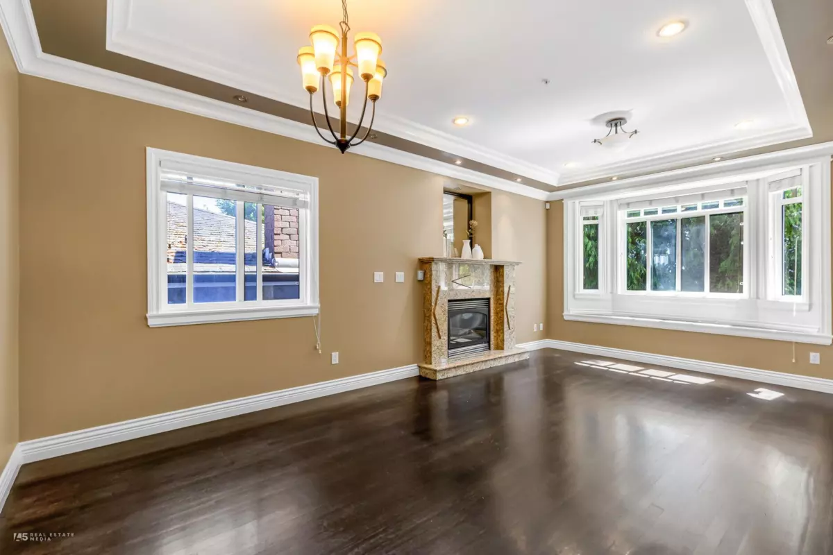 Living Room Photo of 295 W 63rd Avenue, Vancouver, BC