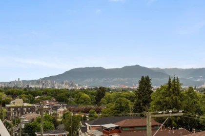 Front Yard Photo of 608 2435 Kingsway, Vancouver, BC