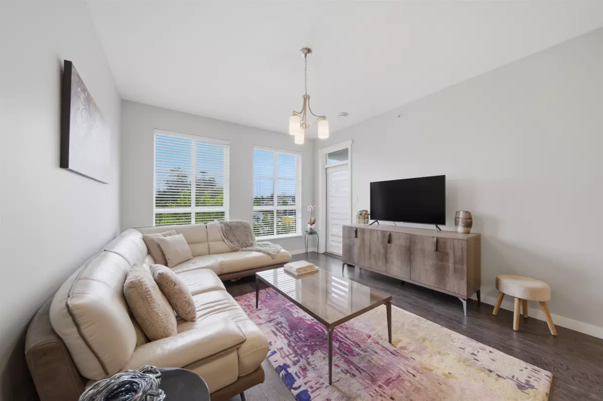 Dining Area Photo of 426 15168 33 Avenue, Surrey, BC