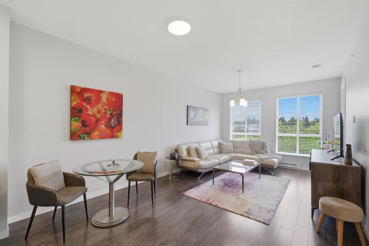 Living Room Photo of 426 15168 33 Avenue, Surrey, BC