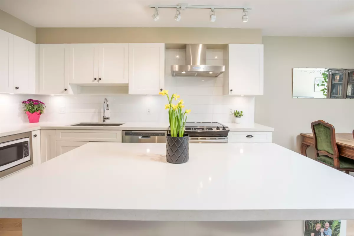 Dining Area Photo of 103 500 Royal Avenue, New Westminster, BC
