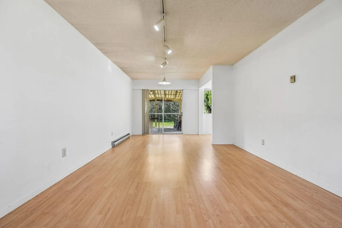 Family Room Photo of 3740 Blundell Road, Richmond, BC