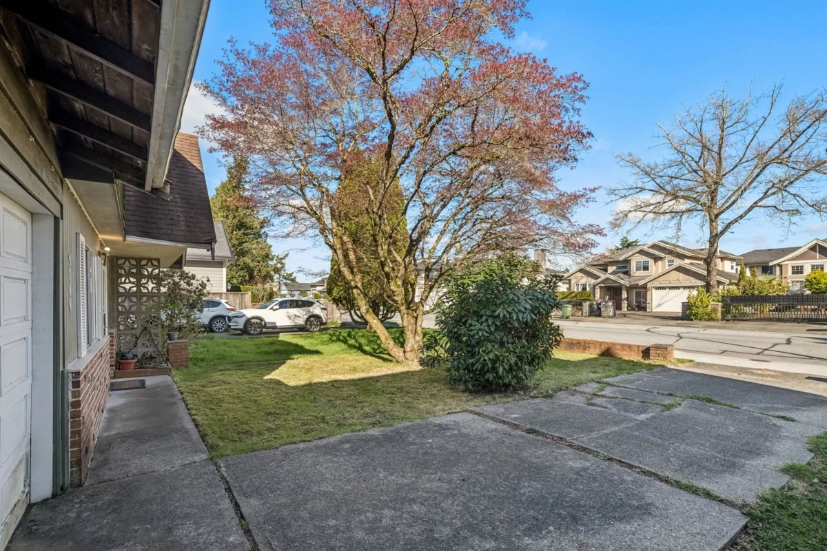 Living Room Photo of 3740 Blundell Road, Richmond, BC
