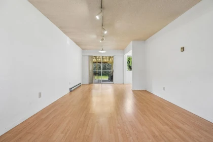 3740 Blundell Road, Richmond, BC, Richmond — Half Duplex for sale