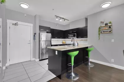 Kitchen Island Photo of 310 33538 Marshall Road, Abbotsford, BC