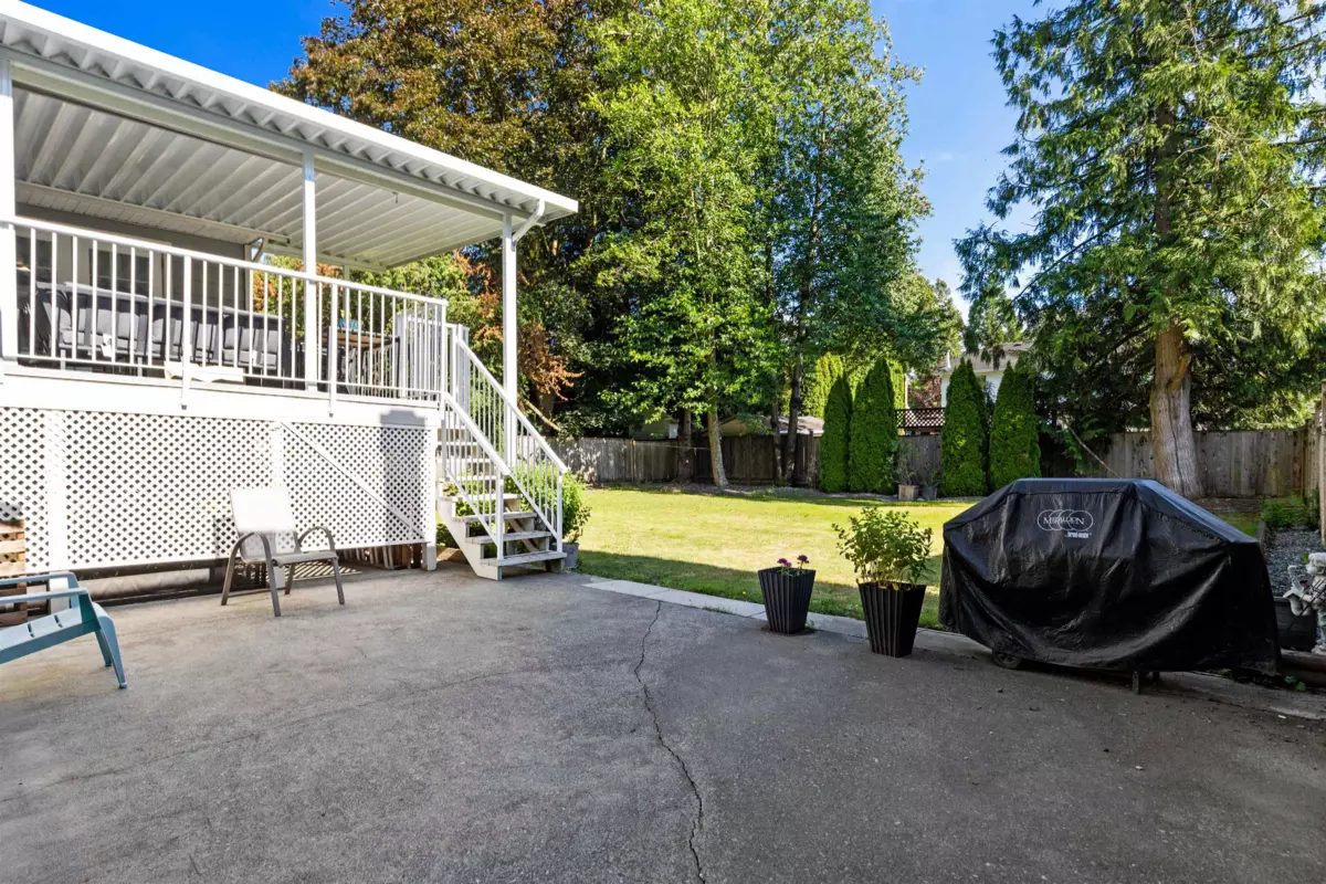 Dining Area Photo of 18238 58b Avenue, Surrey, BC