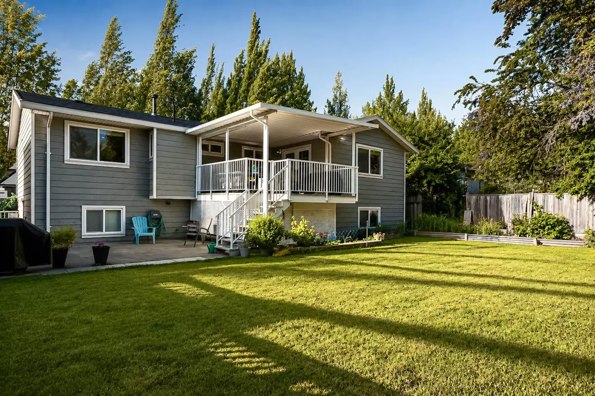 Living Room Photo of 18238 58b Avenue, Surrey, BC