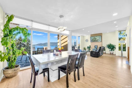Kitchen Island Photo of 4673 Woodburn Road, West Vancouver, BC