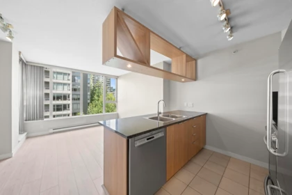 Kitchen Island Photo of 601 1010 Richards Street, Vancouver, BC