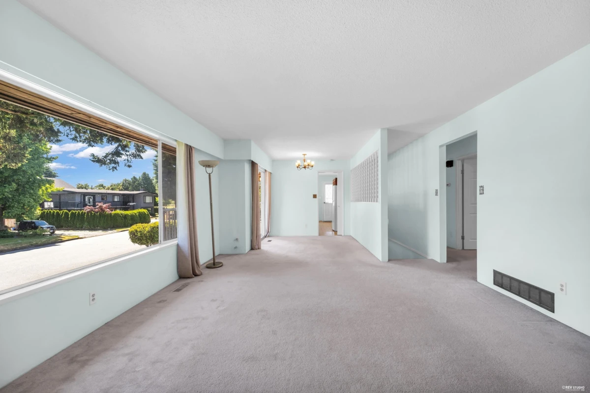 Living Room Photo of 9091 Ash Street, Richmond, BC