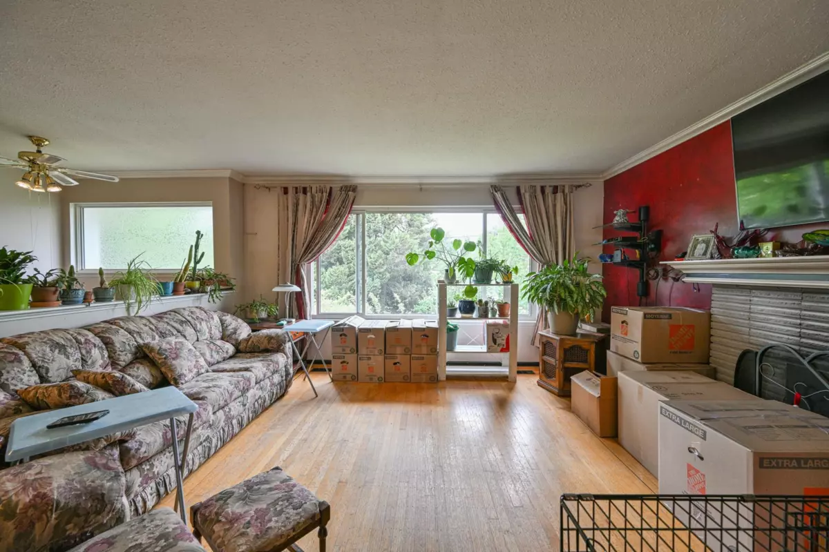 Living Room Photo of 8532 Brooke Road, Delta, BC