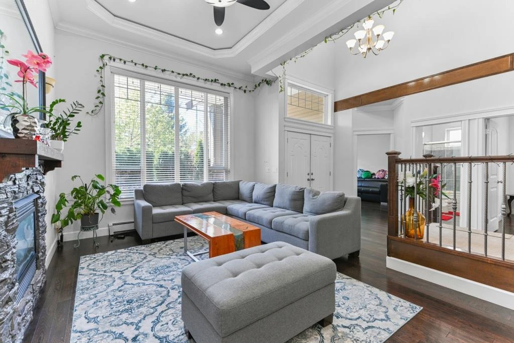 Living Room Photo of 17371 64 Avenue, Surrey, BC