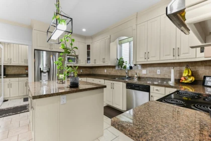 Primary Bathroom Photo of 17371 64 Avenue, Surrey, BC