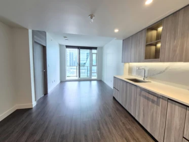 Kitchen Island Photo of 911 9887 Whalley Boulevard, Surrey, BC