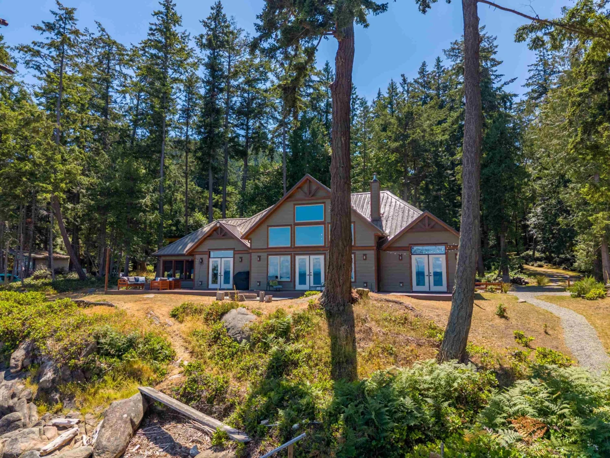 Living Room Photo of 337 East Point Road, Saturna Island, BC