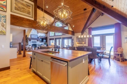 Basement Recreation Room Photo of 337 East Point Road, Saturna Island, BC