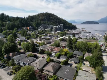 6339 Douglas Street, West Vancouver, BC, West Vancouver — Half Duplex for sale