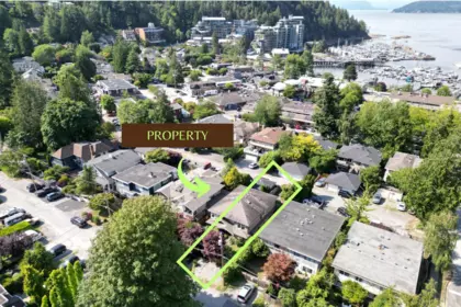 6339 Douglas Street, West Vancouver, BC, West Vancouver — Half Duplex for sale