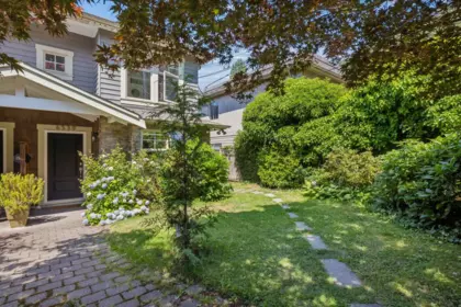 6339 Douglas Street, West Vancouver, BC, West Vancouver — Half Duplex for sale