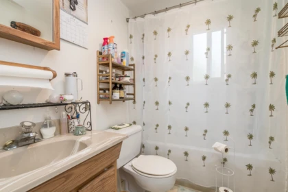 Kitchen Photo of 14380 66 Avenue, Surrey, BC
