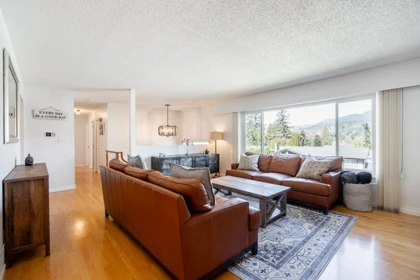 Kitchen Island Photo of 1062 Spar Drive, Coquitlam, BC