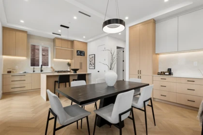 Kitchen Photo of 2 3637 E 46th Avenue, Vancouver, BC