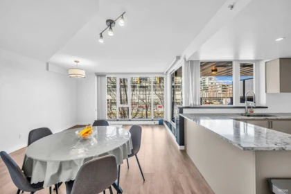 Kitchen Island Photo of 3005 8080 Granville Avenue, Richmond, BC