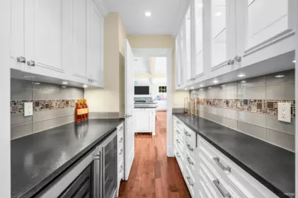 Breakfast Nook Photo of 4668 Clovelly Walk, West Vancouver, BC
