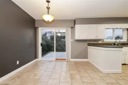 Kitchen Island Photo of 10111 Shamrock Drive, Chilliwack, BC