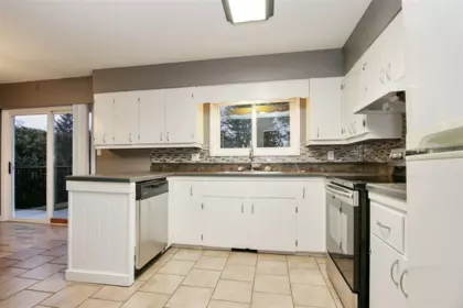 Kitchen Photo of 10111 Shamrock Drive, Chilliwack, BC