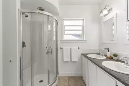 Guest Bathroom Photo of 46347 Portage Avenue, Chilliwack, BC