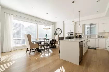 Kitchen Island Photo of 16752 17a Avenue, Surrey, BC
