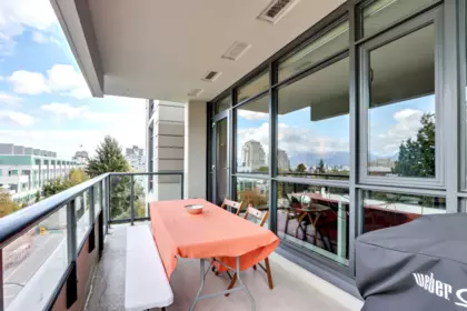 Kitchen Island Photo of 604 2851 Heather Street, Vancouver, BC