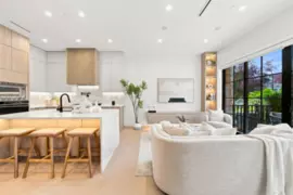 1 648 E 23rd Avenue, Vancouver, BC
