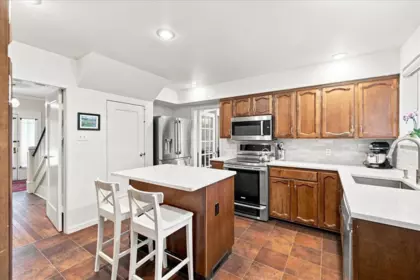 Breakfast Nook Photo of 6048 Elm Street, Vancouver, BC