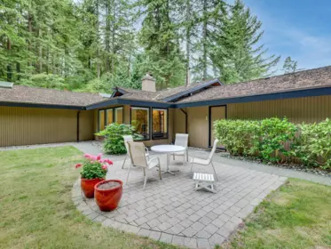 Backyard Photo of 2910 Chantrell Place, Surrey, BC