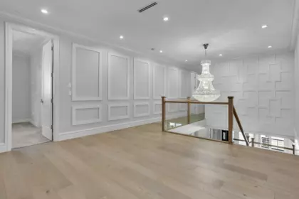 Entry Foyer Photo of 9487 162a Street, Surrey, BC