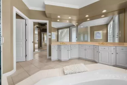 Entry Foyer Photo of 16220 Morgan Creek Crescent, Surrey, BC