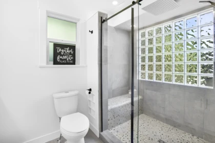Hallway Photo of 1065 King George Boulevard, Surrey, BC