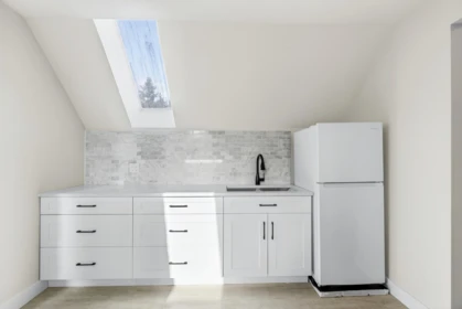 Hot Tub / Spa Photo of 1065 King George Boulevard, Surrey, BC