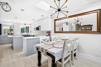 Kitchen Island Photo of 1065 King George Boulevard, Surrey, BC