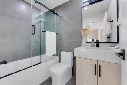 Guest Bathroom Photo of 2 2888 E 6th Avenue, Vancouver, BC