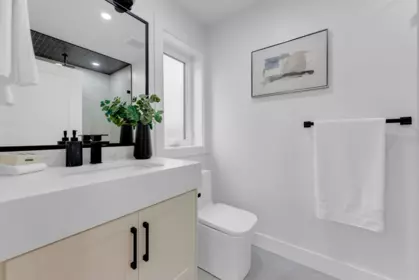 Hallway Photo of 2 2888 E 6th Avenue, Vancouver, BC