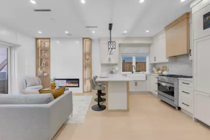 Kitchen Island Photo of 2 2888 E 6th Avenue, Vancouver, BC