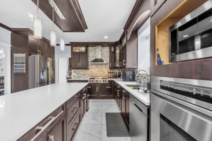 Kitchen Island Photo of 8362 170a Street, Surrey, BC