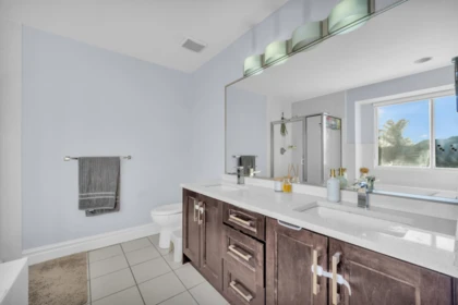 Laundry Room Photo of 8362 170a Street, Surrey, BC