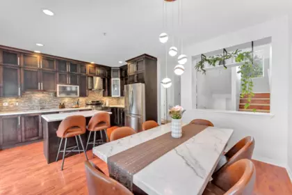 Kitchen Island Photo of 142 1055 Riverwood Gate, Port Coquitlam, BC