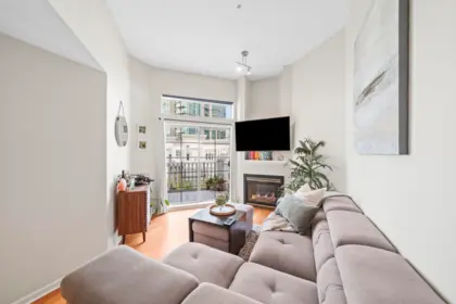 413 147 E 1st Street, North Vancouver, BC, North vancouver — Apartment/Condo for sale